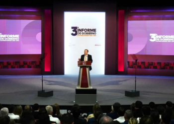 Destaca Durazo histórico programa de becas y gobierno a “ras de suelo” en su tercer informe