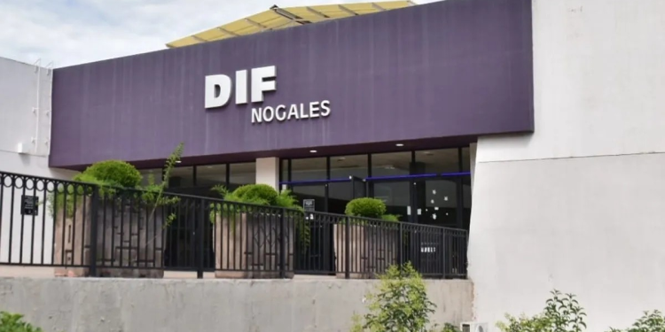 Niña de 4 años deambulaba sola en la calle de madrugada en Nogales