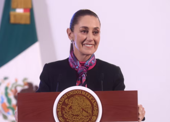 Claudia Sheinbaum retoma relación con embajador Ken Salazar, tras “pausa” de AMLO; le pone lineamientos