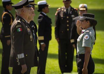 Sheinbaum envuelve al Ejército en gestos feministas