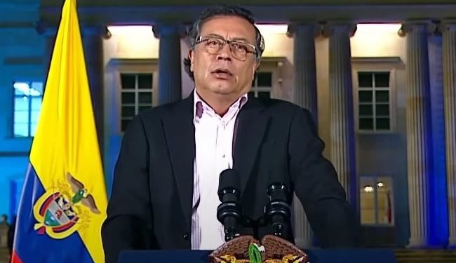 Sheinbaum se solidariza con Petro ante investigación en su contra