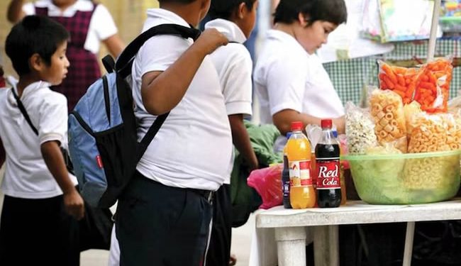 En marzo se acaba la venta de comida chatarra en escuelas