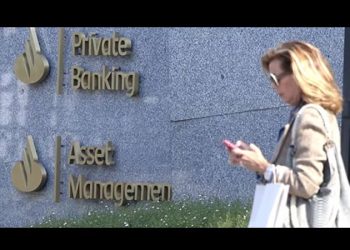 El truco de los muy ricos para pagar menos impuestos: pedir prestado