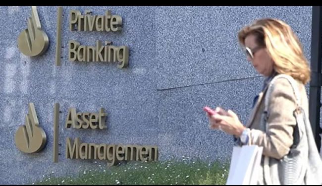 El truco de los muy ricos para pagar menos impuestos: pedir prestado