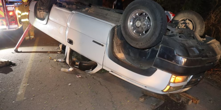 Balacera y persecución termina con una camioneta volcada en carretera de Sonora