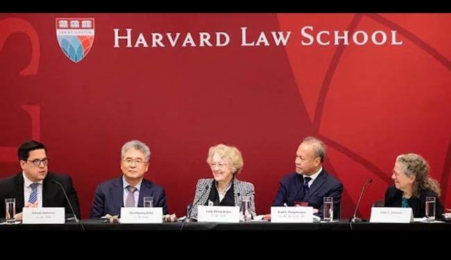 Jueces y académicos de Harvard se mofan de requisitos para ser magistrado con reforma judicial de la 4T