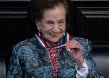 Realizan funeral de la maestra Ifigenia Martínez y Hernández