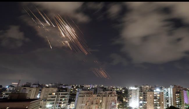 Irán lanza su mayor ataque contra Israel con cerca de 200 misiles