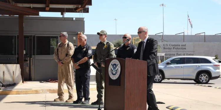 Reportan baja en cruces fronterizos y récord de incautaciones de fentanilo para 2024
