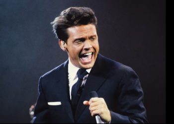 Cuando Luis Miguel cantó en los 15 años de la hija de Salinas en Los Pinos y otros vínculos del cantante con el poder político