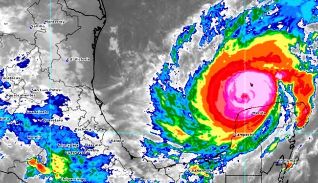 Milton pega en Yucatán con vientos de hasta 270 kilómetros por hora