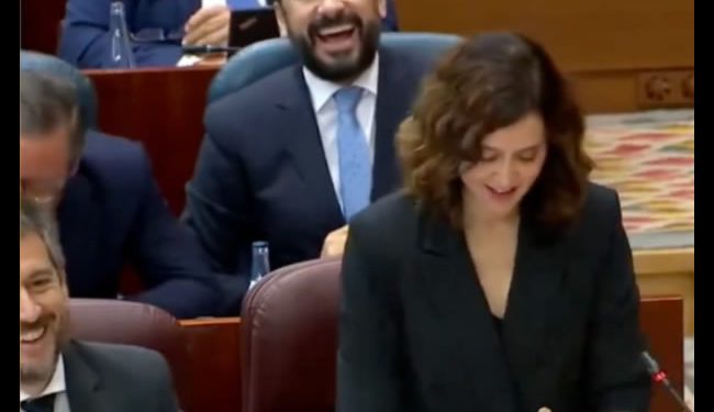 Entre carcajadas envían Feliz Navidad a Maduro desde la Asamblea de Madrid