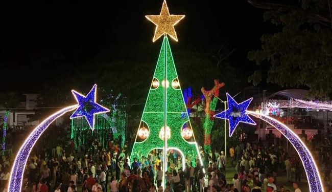 Inicia la fiesta navideña en Venezuela por orden de Nicolás Maduro