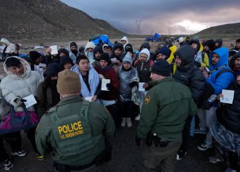 La deportación masiva de Trump costaría lo mismo que 40.500 nuevas escuelas, tres millones de viviendas o cuatro veces el presupuesto de la NASA