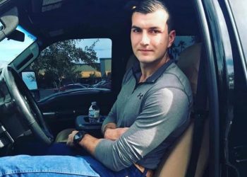 Investigan asesinato a balazos de surfista estadunidense en carretera de Sonora