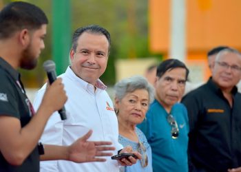 Entrega Toño Astiazarán rehabilitación de cancha en colonia FOVISSSTE