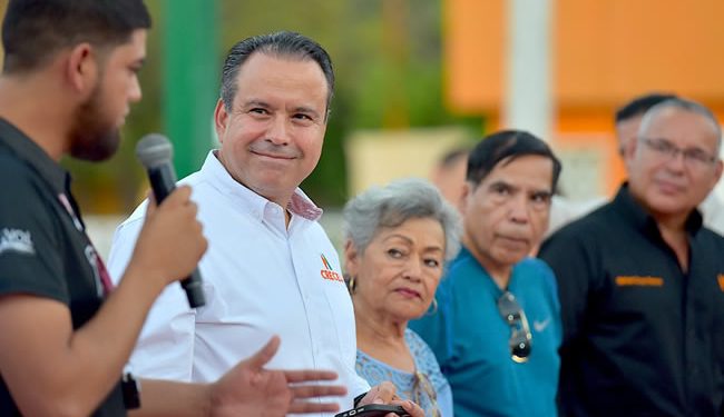 Entrega Toño Astiazarán rehabilitación de cancha en colonia FOVISSSTE