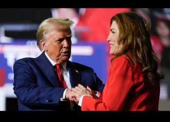 Donald Trump intenta apagar el incendio: “Nadie ama más a los puertorriqueños que yo”