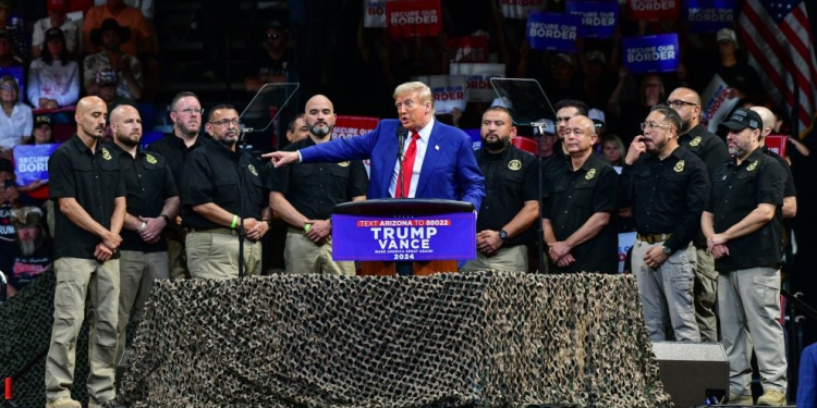 Trump pide contratar a 10.000 agentes fronterizos adicionales