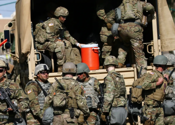 Gobernadora de Arizona mantendrá la Guardia Nacional en la frontera durante gobierno de Trump