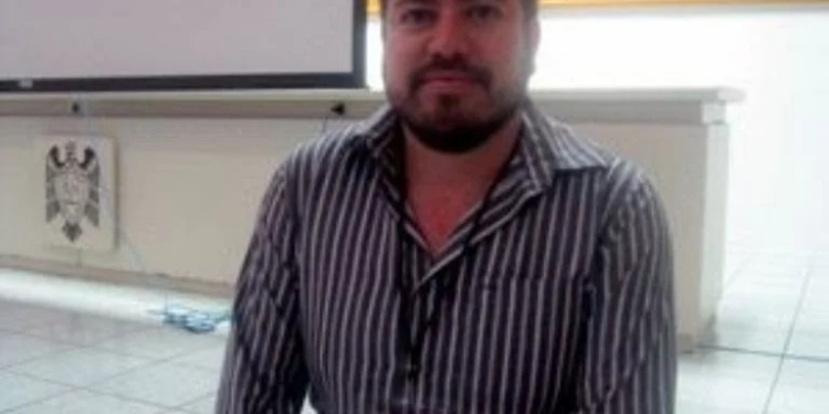 Docentes deberán voltear hacia la ‘Inteligencia Artificial’ para entender a los alumnos, dice doctor