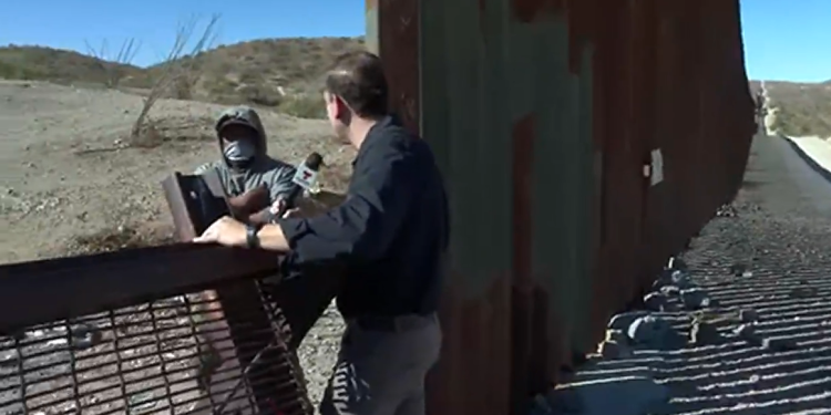 Reportan la presencia de civiles armados vigilando la frontera, vestidos de militares