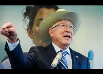 Ken Salazar se lanza contra AMLO: no funcionó la estrategia de “Abrazos, no balazos”