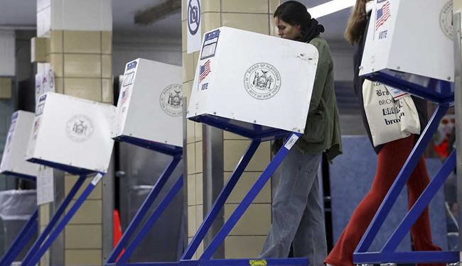 Abren los primeros centros de votación en EU para elegir entre Harris y Trump