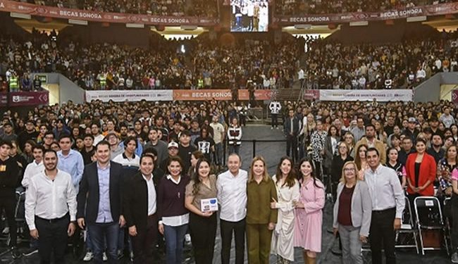 Entrega Durazo casi 7 mil becas a estudiantes de la UNISON del Campus Hermosillo