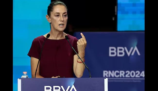 Morena celebra alta aprobación de Sheinbaum como respaldo a la 4T; oposición advierte que “ninguna luna de miel es eterna”