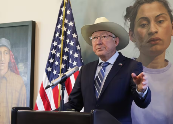 EU respalda a Ken Salazar tras dichos contra AMLO; “hay trabajo por hacer”, asegura