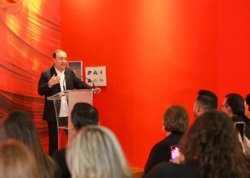 Gobernador Durazo deslumbra con más de 750 artistas de lujo en 40 aniversario de FAOT