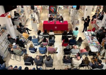 “La fórmula Salinas”, libro de Mathieu Tourliere, una radiografía sobre el éxito de la usura