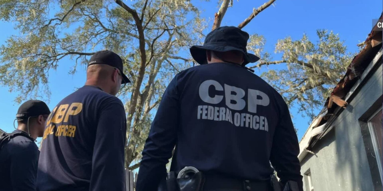 Detienen a estadounidense Intentando Cruzar Armas de Arizona a Sonora