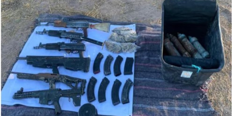 Ejército asegura vehículos, metanfetamina y arsenal en Sonora