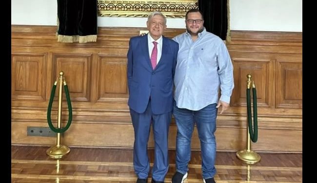 AMLO celebró cumpleaños “en su casa”, revela hijo; no dice en cuál; publica foto en Palacio Nacional