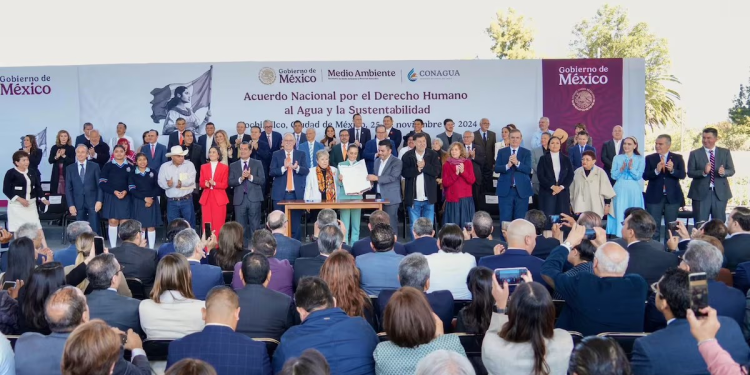 Alfonso Durazo y Claudia Sheinbaum participaron en la firma del Acuerdo Nacional por el Derecho Humano al Agua y la Sustentabilidad
