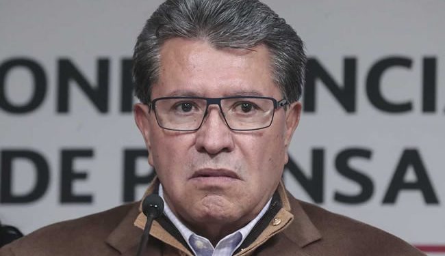 Acusan a Monreal de realizar vuelo ilegal en helipuerto no autorizado