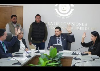 Aprueban comisión renuncia de regidora de Carbó