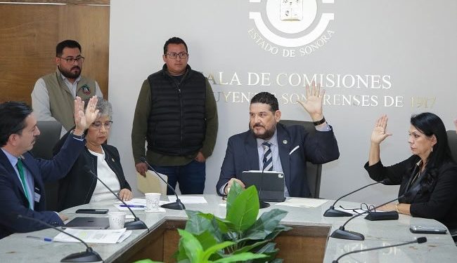 Aprueban comisión renuncia de regidora de Carbó