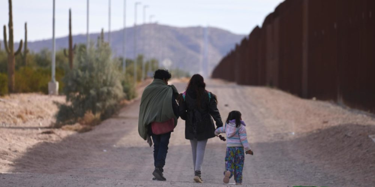 La expulsión de migrantes en EE.UU podría costar caro a la economía