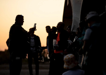 Arizona aprueba una severa ley que criminaliza a migrantes