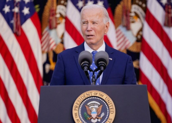 Biden subastará 30 mil postes destinados al muro fronterizo