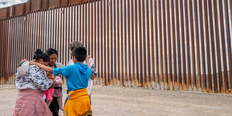 Los abogados reciben una avalancha de migrantes preocupados por las promesas de Trump