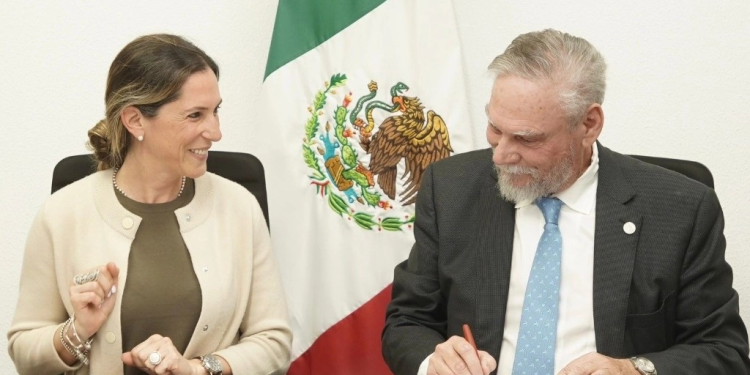 Firman Semarnat y Sea Shepherd convenio a favor de biodiversidad marina