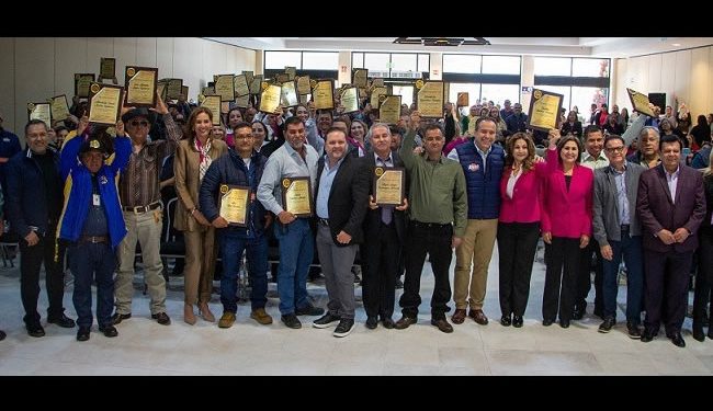 Reconoce Agua de Hermosillo la trayectoria de 100 empleados por 20, 25, 30 y 35 años de servicio