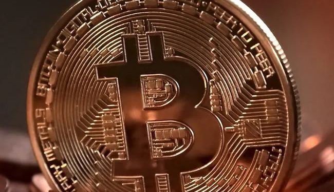 Bitcoin supera los 106 mil dólares por esperanzas sobre reserva estratégica