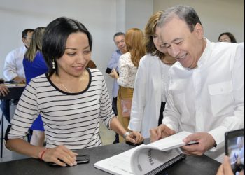 Promueve Durazo jóvenes estudiantes sonorenses del programa de vivienda nacional