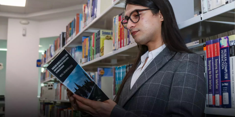 Profesor de Sonora Norte gana Concurso del Libro Sonorense 2024