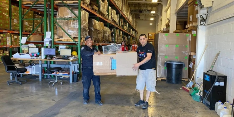 Rescate exitoso de zorrillo en maquiladora de Nogales, Sonora: Lo capturan y liberan en su hábitat natural